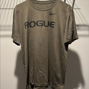 Mens Nike Rogue tee